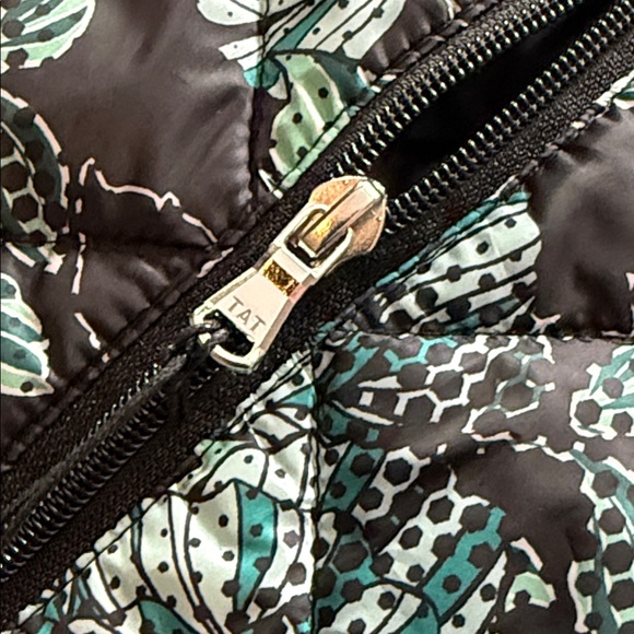 Zelos Quilted Packable Vest with Black Side Panels - Picture 8 of 8